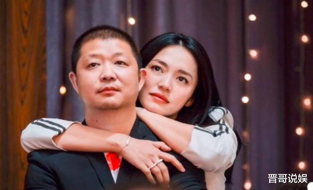 凌潇肃回老家游翠华山身材瘦削状态好网友偶遇亲切合照